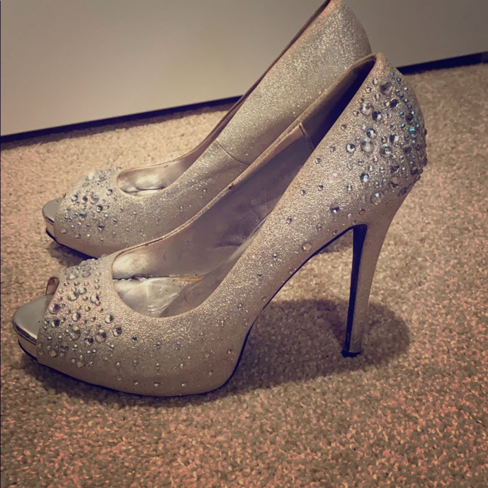 Deb heels